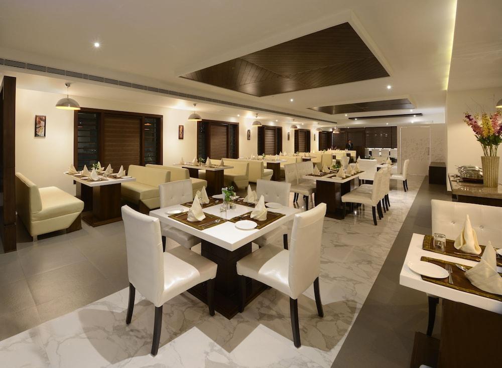 The Taj 3*